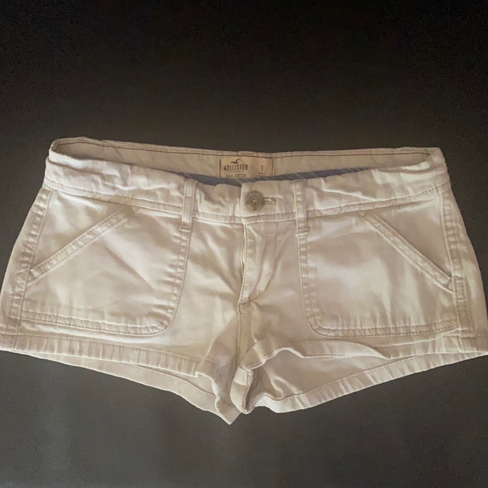 Hollister beige shorts size 1